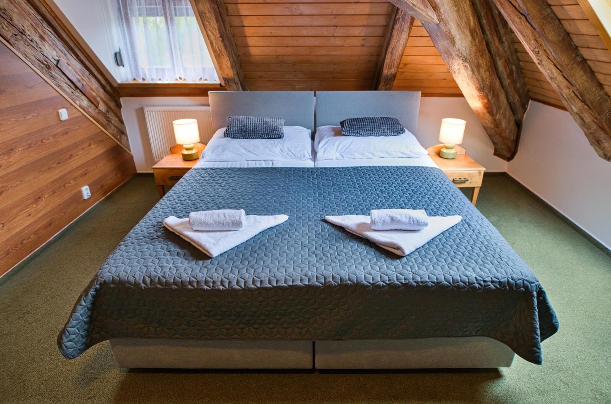 Hotel U Lipy Krusovice Exteriör bild