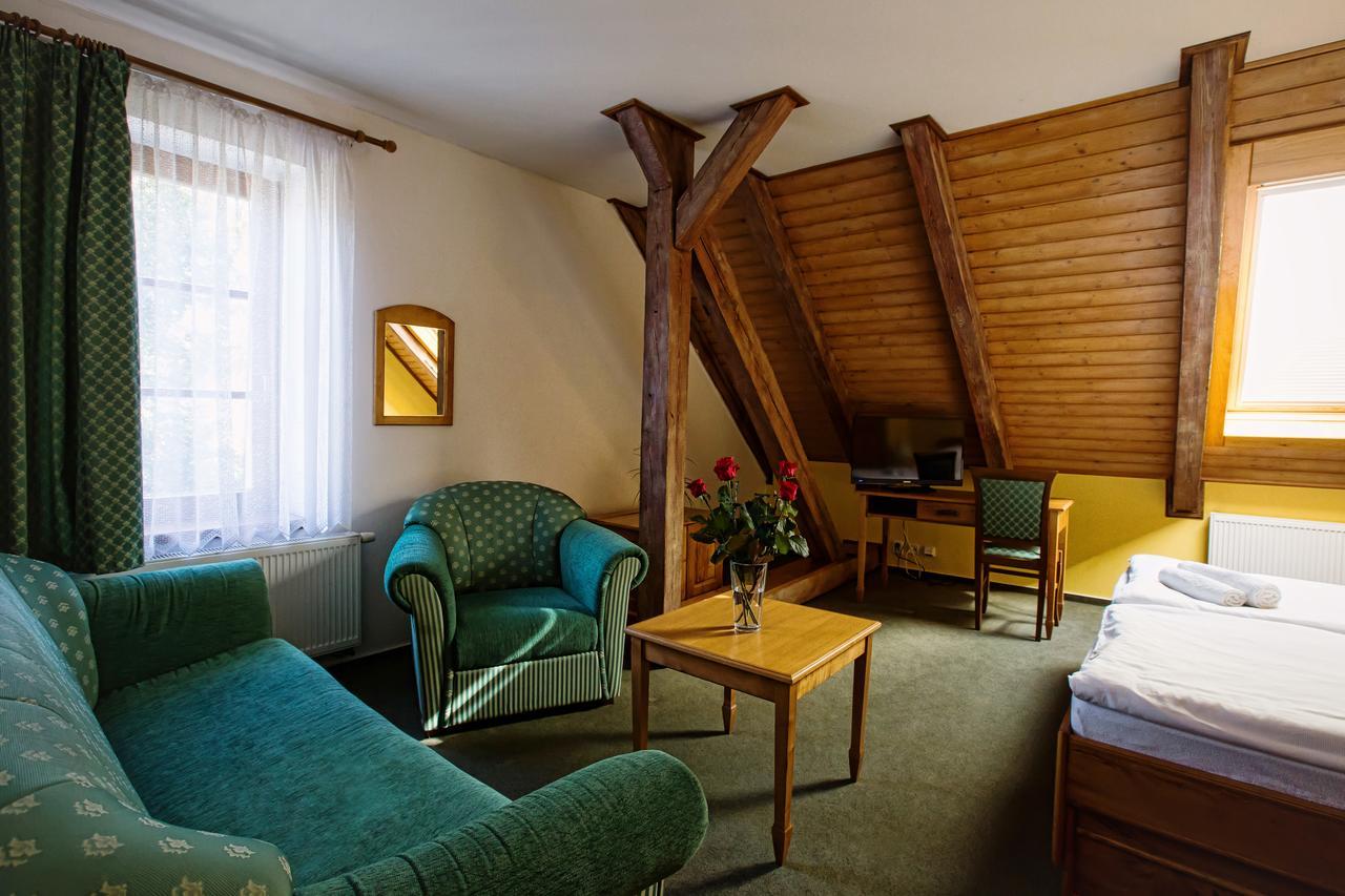 Hotel U Lipy Krusovice Exteriör bild