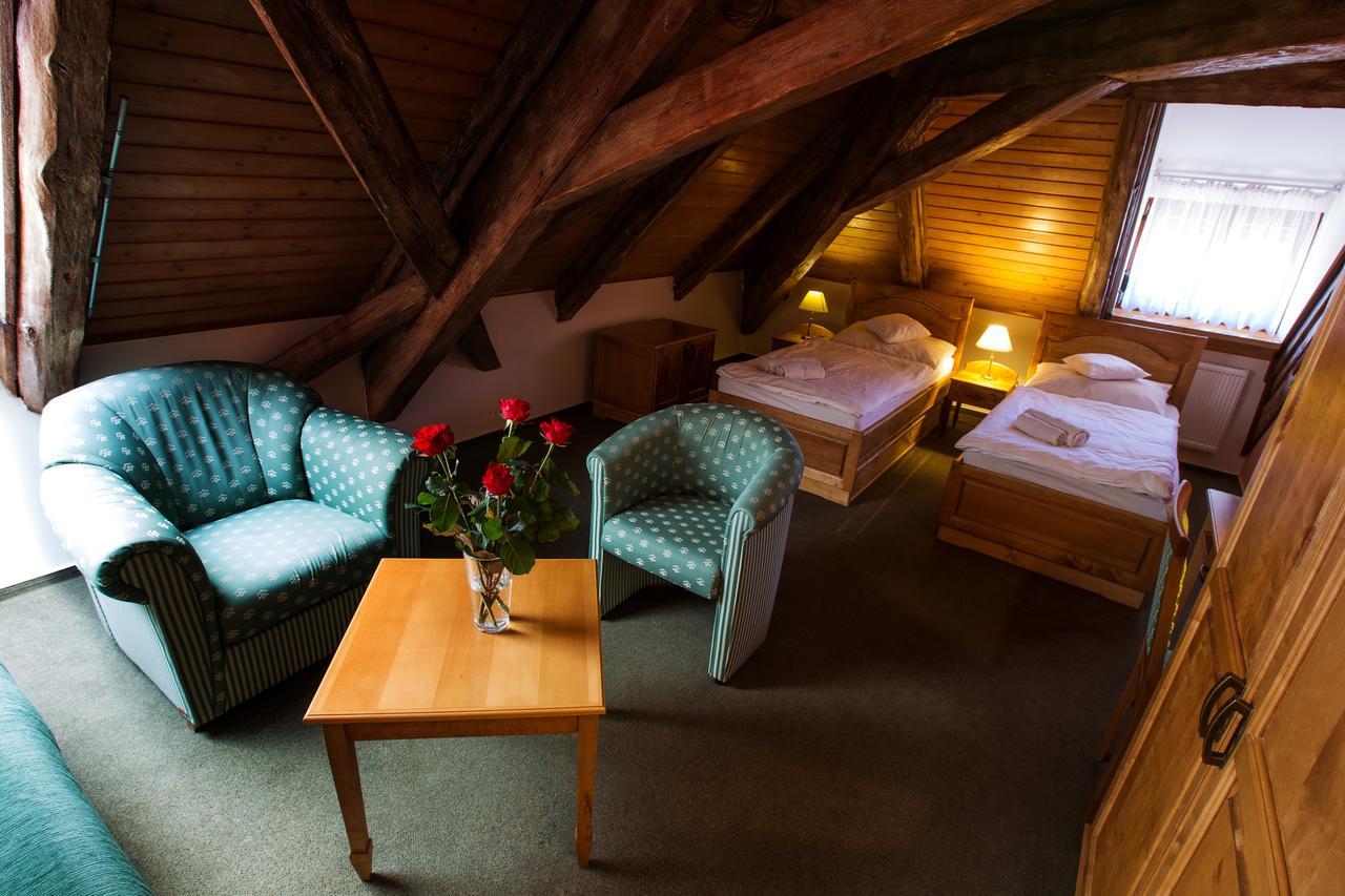 Hotel U Lipy Krusovice Exteriör bild