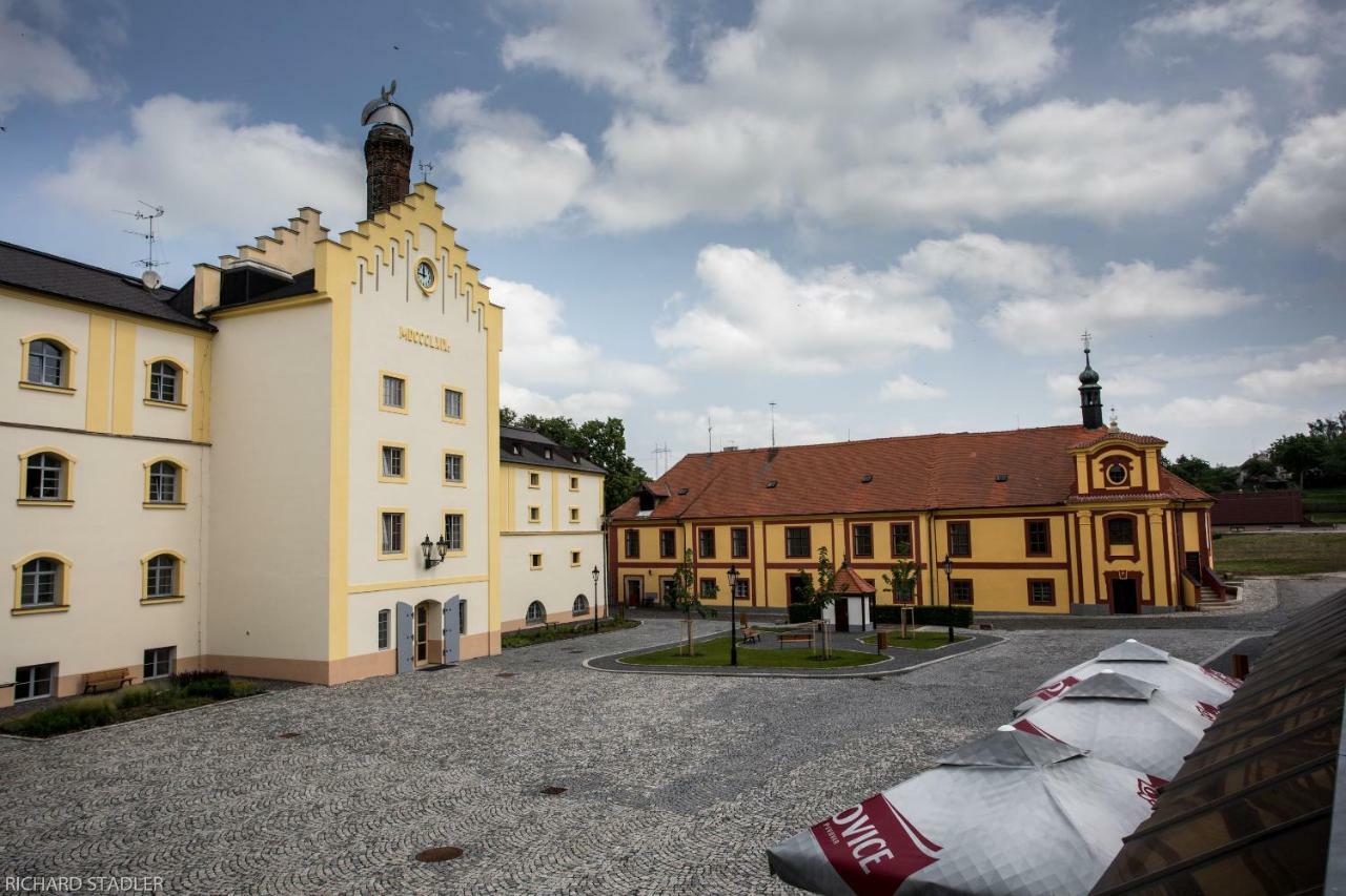 Hotel U Lipy Krusovice Exteriör bild